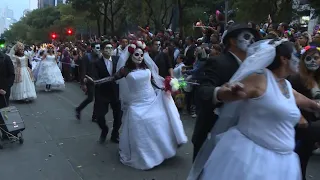 'Catrina' skeletons hit streets in Mexico City | AFP