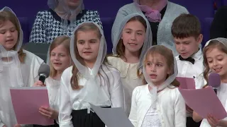 Детский хор поёт об Иисусе Христе |  Группа детей