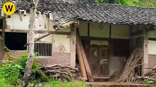The poor boy returned to his hometown to be helped by the villagers renovated the old wooden house