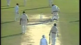 Manoj Prabhakar BROKEN NOSE courtesy of Courtney Walsh 3rd test 1994