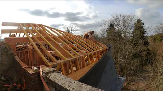 Cutting a roof, the race before the storm.