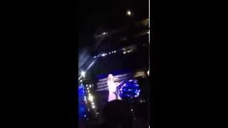 Taylor Swift sings Wildest Dreams