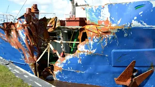 Emden: Schiff mit riesigem Loch - Zusammenstoß mit Windkraftanlage