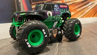 Monster Jam Grave Digger Remote control Truck opens  and tests.