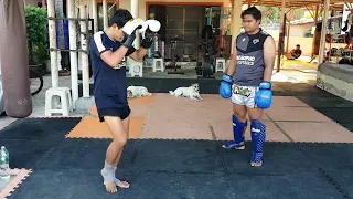 Looking !!/ Blocking for defense!! /sitjaopho_muaythai