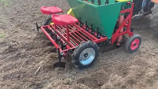 5 rows automatic garlic - onion planter