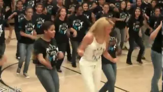 Beyonce Surprises Students Lets Move