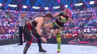 Asuka vs Rhea Ripley 2/2 - Charlotte Attacks Rhea