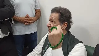 عمران خان کی عدالت میں میڈیا سے خصوصی گفتگو