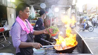 10 Years Restaurant Chef! He's Now a Street Food Chef | Amazing Wok Skill in Cambodia