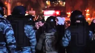 Штурм Майдана полная версия  Беркута против пенсионеров  Ukrainian police forcefully dispersed prote