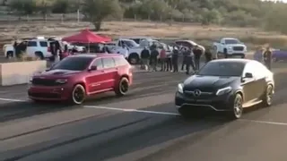 Mercedes GLE63 vs SRT8 Jeep