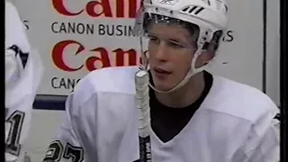 Sidney Crosby scores, assisted by Mario Lemieux
