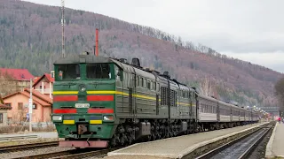 Відправлення поїзда Суми-Рахів під тепловозом 2те10ут-0086 зі станції Яремче.
