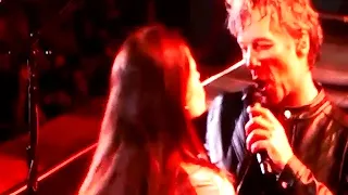 Bon Jovi - Bed of Roses - São Paulo Trip - 23-9-2017 - Beijo em fã