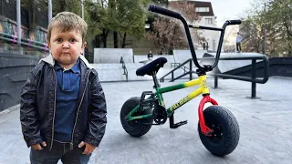 МИНИ BMX 2. Сальто через ХАСБИКА. НА МОТОЦИКЛЕ по СКЕЙТПАРКУ