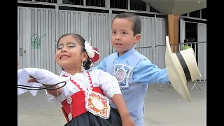 NIÑA 3 años baila MARINERA