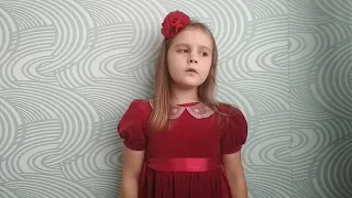 7 years old girl Maria singing "O Holy Night".