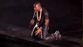 Kanye West "dance" on Jesus Walks - Watch The throne Tour -Jay Z in Paris Bercy - June 1st - Epic