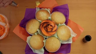 How to make a cupcake bouquet and pipe rosettes in two tone piping