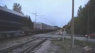 Freight train 5288 passes Kauppilanmäki level crossing