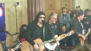 Сергей Галанин и гр. СерьГа - Дети большого города (Live@Метро Курская 14.12.2017)