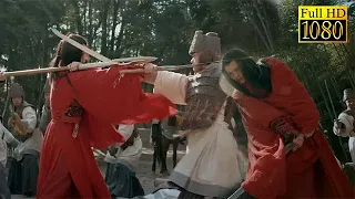 The man in red has excellent martial arts skills, even blocking an army alone!