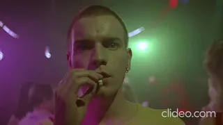 Mark Renton has fallen in love. Mark and Diane in Trainspotting (1996)