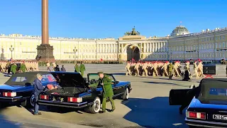 На Дворцовой площади проходит репетиция военного парада в ознаменование 76-й годовщины Победы в ВОВ