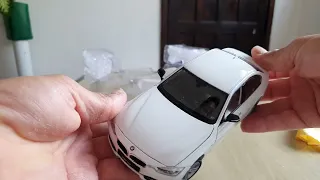 Unboxing da miniatura BMW 335i escala 1/24 welly na cor branca