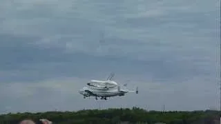 Space Shuttle Discovery Lands At Dulles