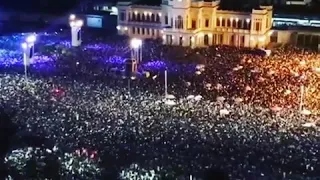 Mais de 100 mil pessoas lotaram a praça da Estação em Bh