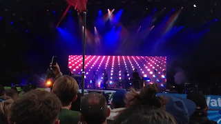 Tame Impala - The Less I Know The Better (Glastonbury 2016)