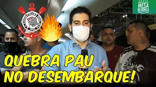 EXCLUSIVO: Torcedores cobram jogadores e causam confusão em desembarque do Corinthians (13/09/20)