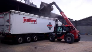 Manitou 735-120 Delivery of feed wheat to the mill.