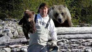 The man saved the bear cub. You won't believe how the bear thanked him!