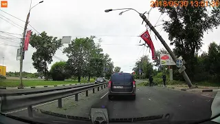 Ураган 30.05.18 повалил столб в НН на Московском шоссе.