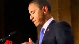 Raw Video Presidential Seal Falls During Speech