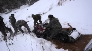 Снегоход почти провалился под лед