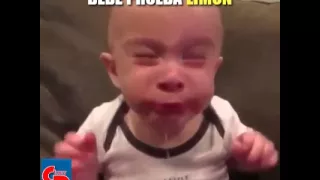 Bebé prueba limón por primera vez