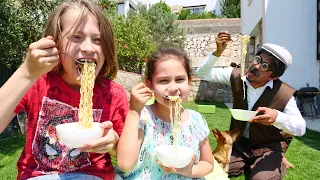 La bambina Selina cucina! Divertimento in famiglia. Vlog di bambini in italiano