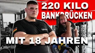 naturaler 18 jähriger 220 Kilo Bankdrücken