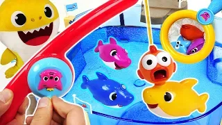 PinkFong Fishing and play Bathing toy! Let's take a clean bath with Baby Shark family! #PinkyPopTOY