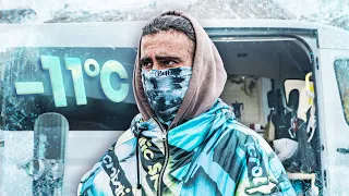 Duermo en la nieve en una furgoneta camper SIN CALEFACCIÓN y SIN AISLAR🥶🥶