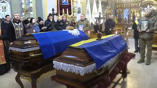 Вони віддали життя за Україну: у Бродах попрощалися з Героями Миколою Дендюком і Мар'яном Мисаком