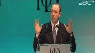 Kevin Spacey gives business tips on using stories