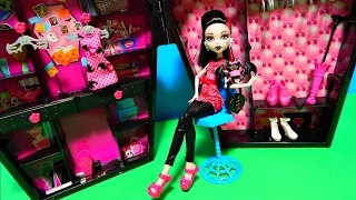 Monster High Draculocker Exclusive Draculaura Doll Accessories & Coffin Case