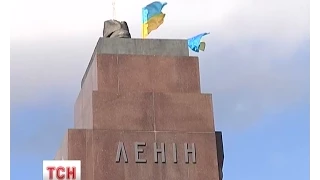 У Харкові впав пам’ятник Леніну