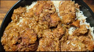 SMOTHERED CHICKEN LIVERS