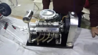 Model hemi V8 gas engine running scale model